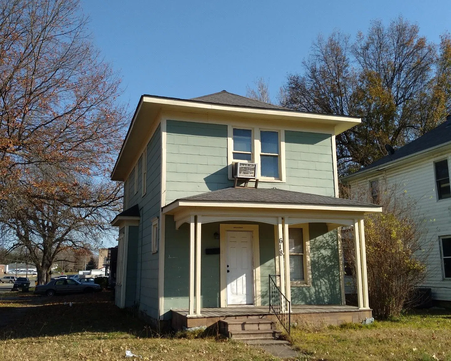 3 bed, 1.5 bath, $900 — Photo 1