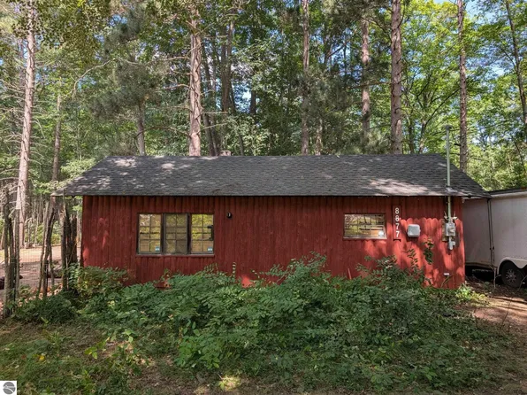 8877 E Gillow Rd, Merritt, MI 49667