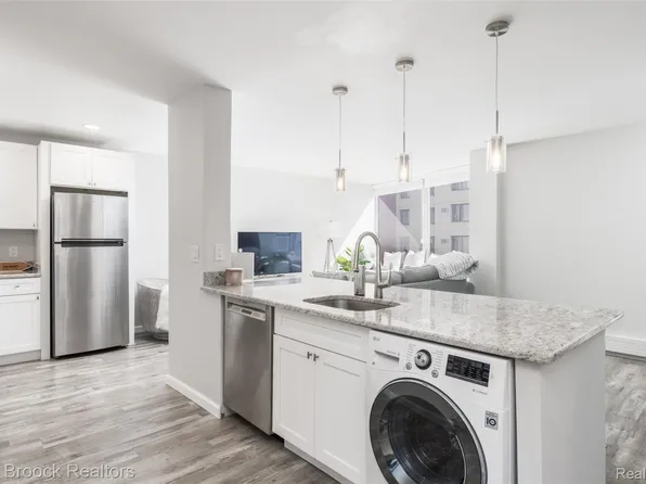 8200 E Jefferson Ave #1107, Detroit, MI 48214