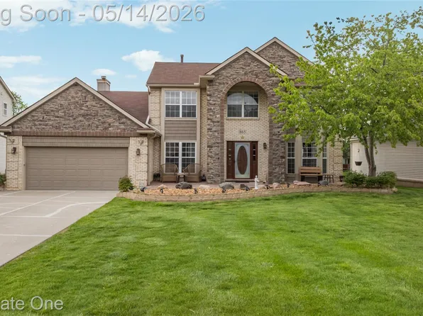 865 Drakeshire Dr, Commerce Township, MI 48390