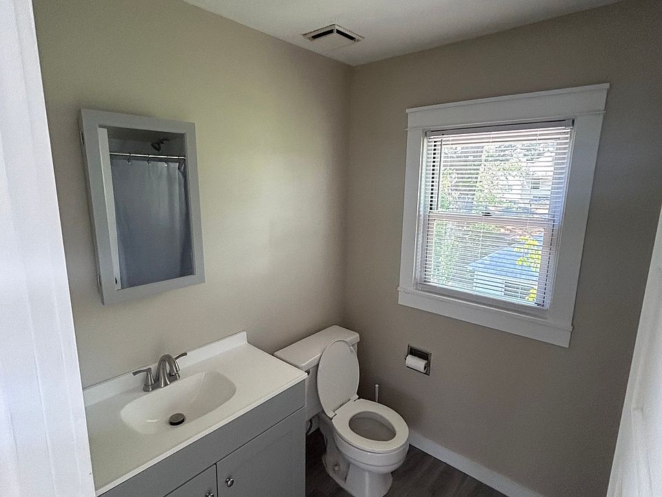 2nd image of 1308 Main St