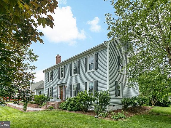 Stately colonial on almost half an acre!