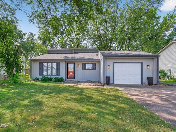 320 Opal Cir, Ames, IA 50010