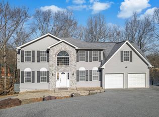5119 Lake Dr, East Stroudsburg, PA