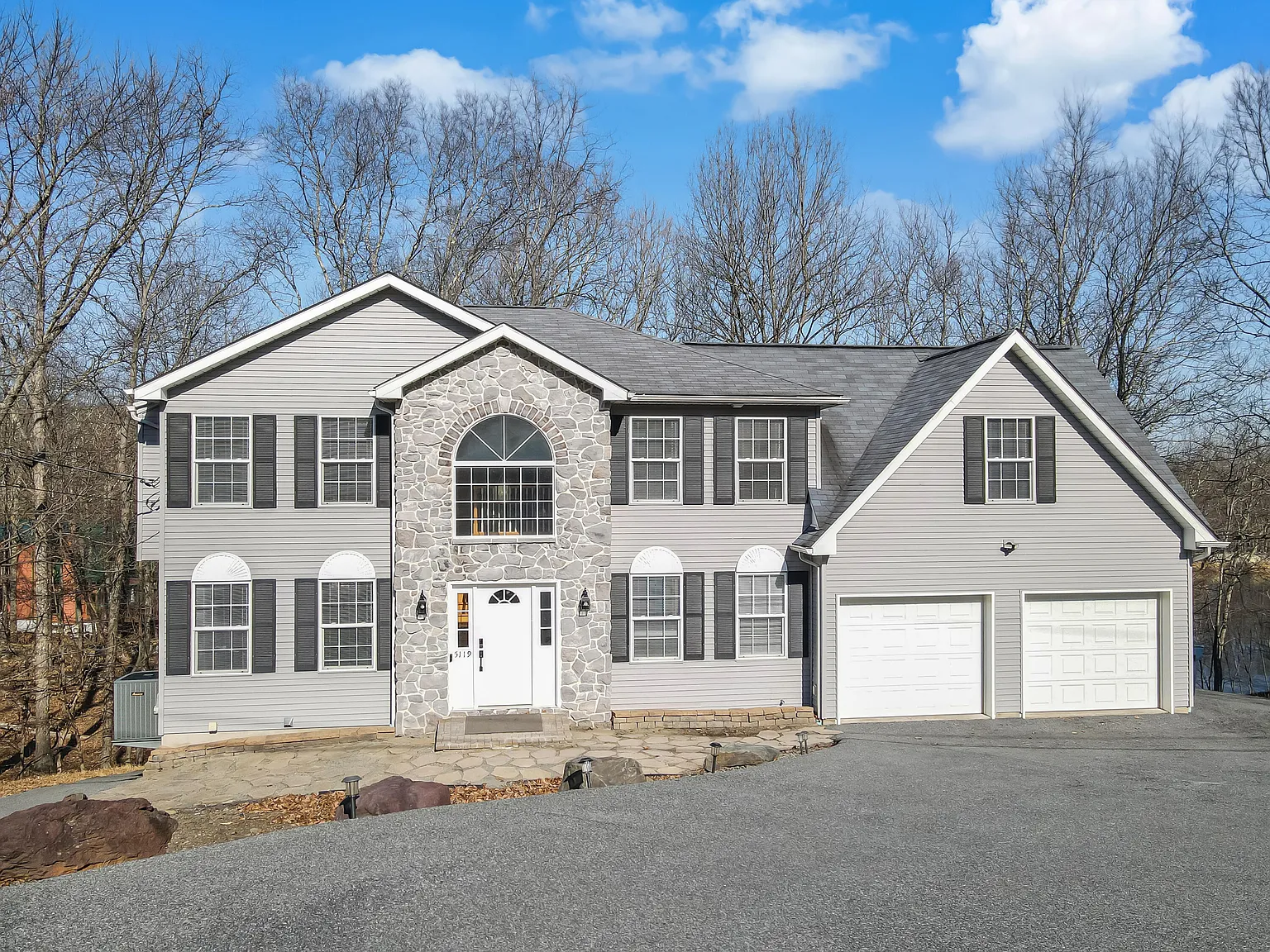 5119 Lake Dr photo 1