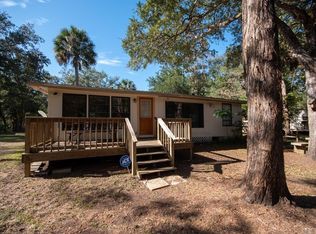 1338 Palm St NE, Steinhatchee, FL 32359