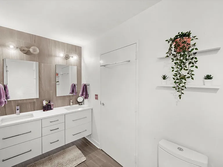 653 N Kingsbury St #1207 — Photo 19