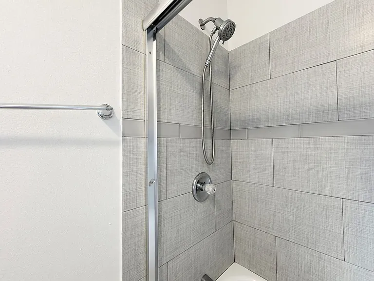 740 Daisy Ave — Photo 11