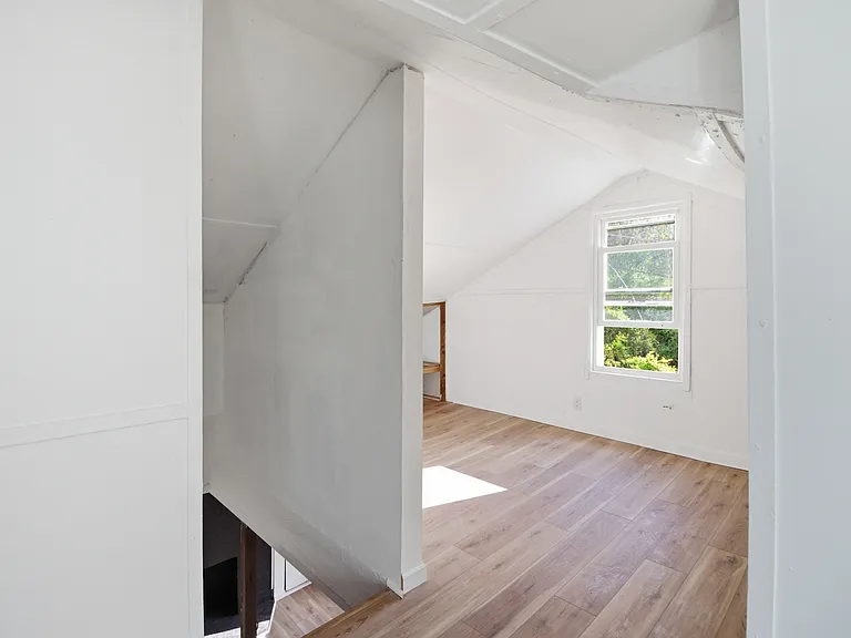 318 McClure St — Photo 9