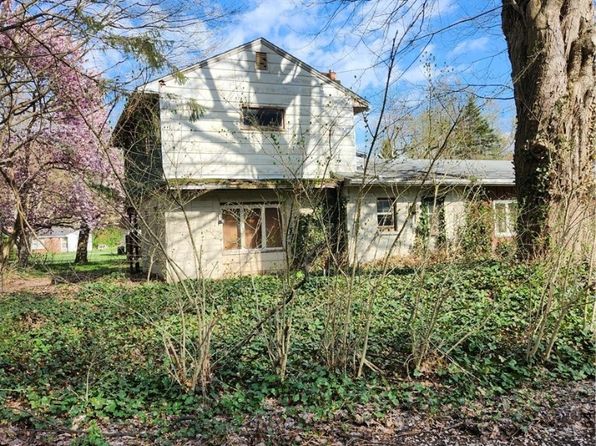 3970 Parklane Dr, Conneaut, OH 44030