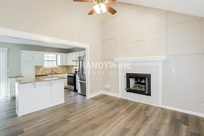 521 SE Onyx Dr — Photo 5
