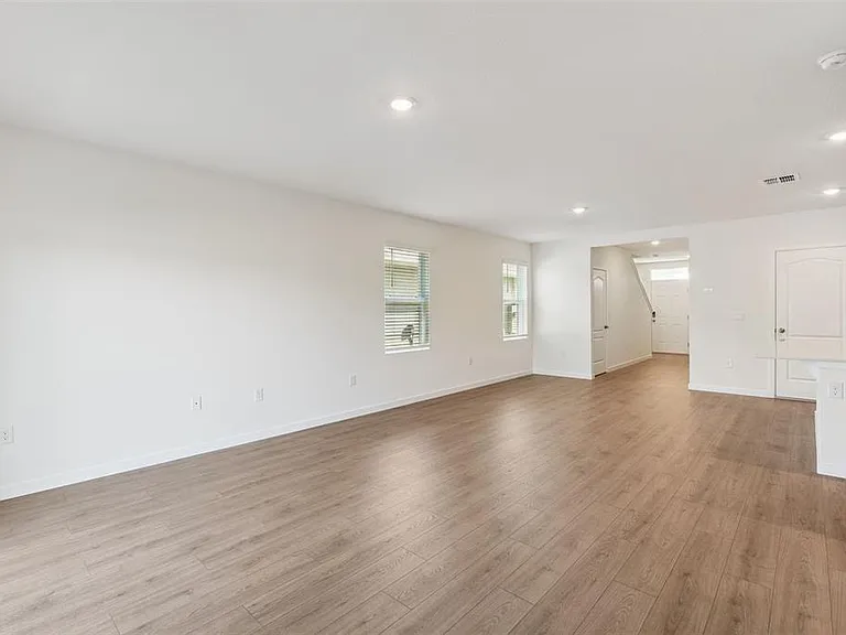 2113 Walnut Creek Dr — Photo 5
