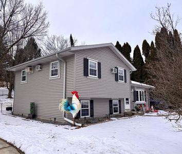 906 Villa Park DRIVE, West Bend, WI, 53090