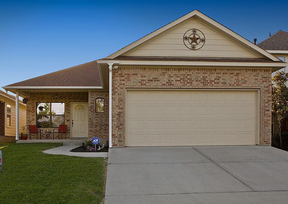 Pretty Curb appeal.....