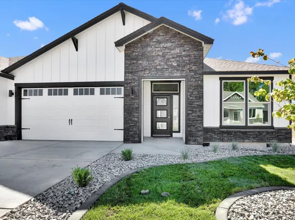 1109 N Country Club Dr APT 30, Deer Park, WA 99006