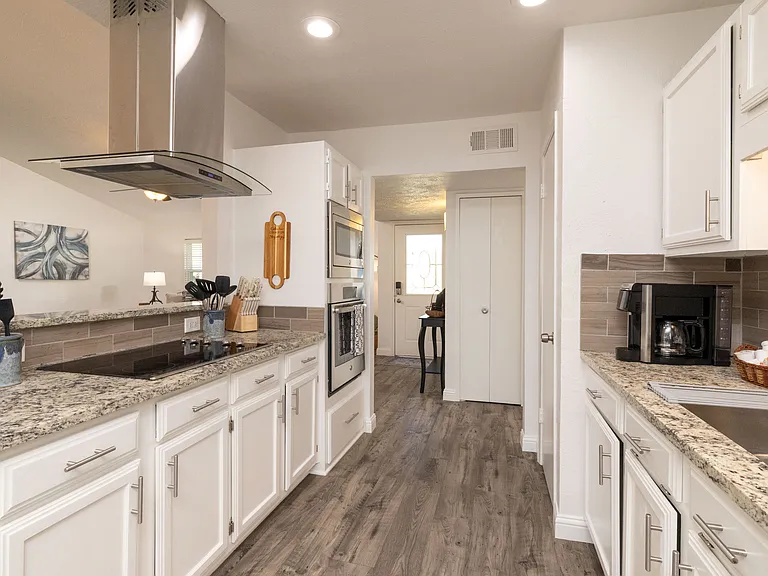 Spacious kitchen with a versatile coffee machine (pod or karaffe) including filters and K-cups ready for your morning brew, filtered water/ice and an air fryer complemented by a stainless steel appliances_perfectly blending convenience and style.
