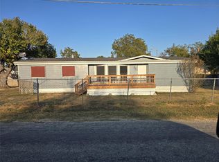 301 S Johnson Ave, Thorndale, TX 76577
