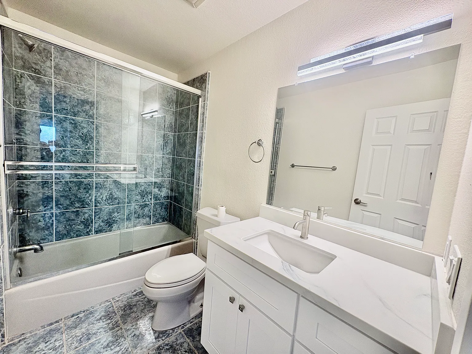 2312 Saint James Pl — Photo 4