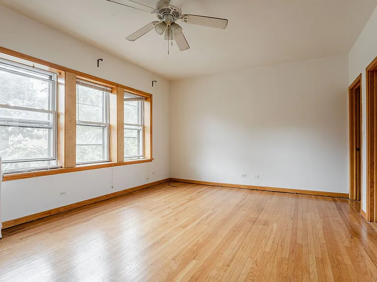 2618 W Gunnison St #3 — Photo 3