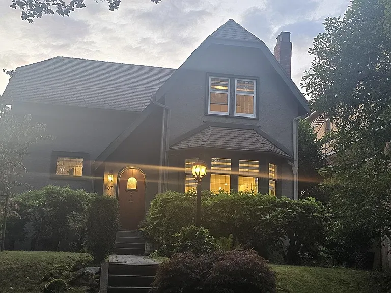 407 Saint George St — Photo 1