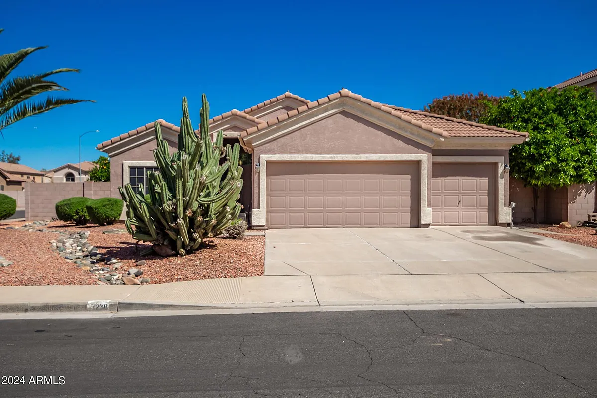 Building Photo - 3238 E Javelina Ave