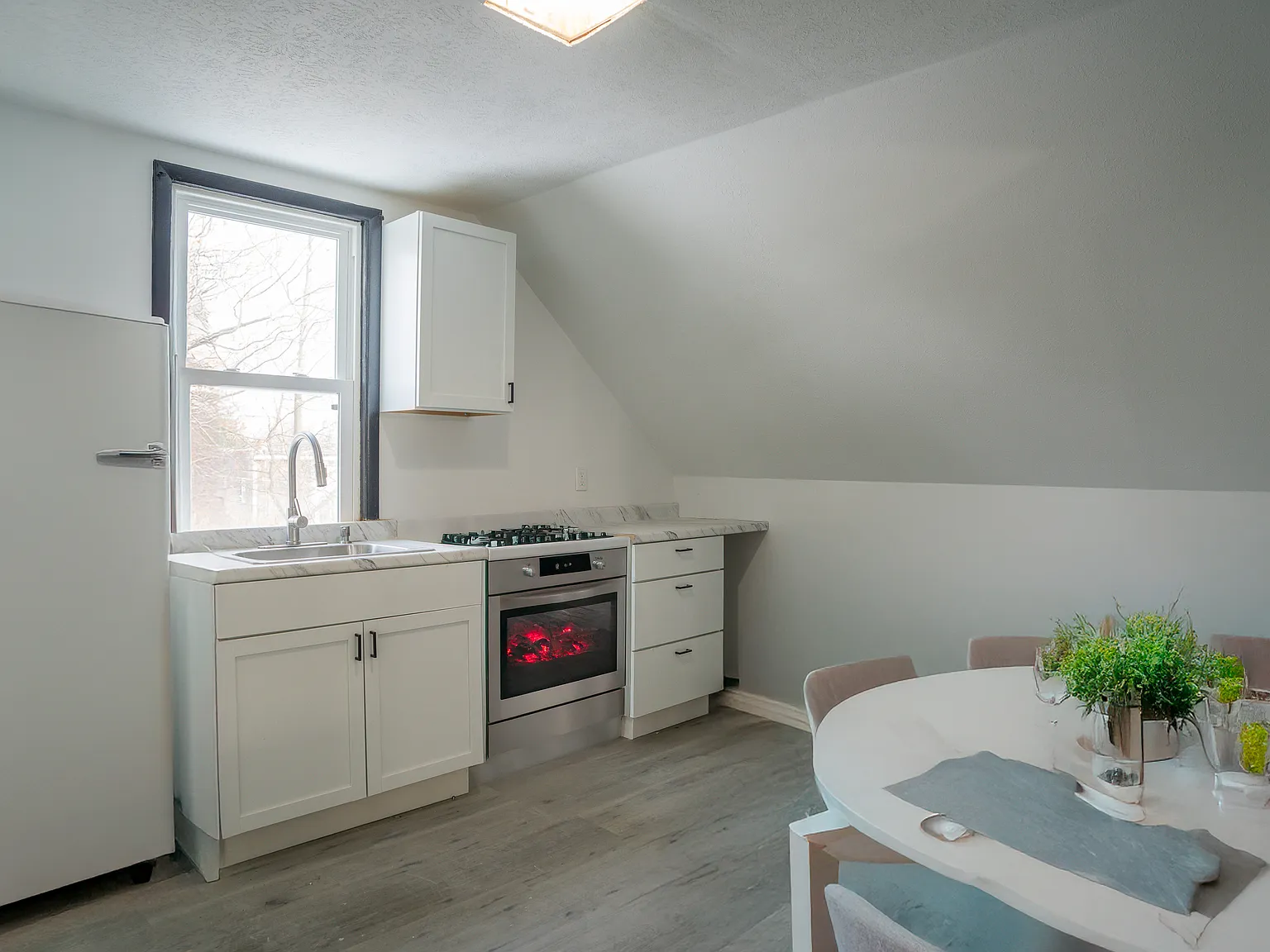 1 bed, $900 — Photo 1