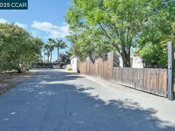 25 Megan Ct, Oakley, CA 94561
