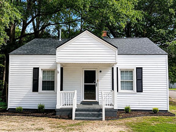 3rd image of 1100 Churchill Avenue SW