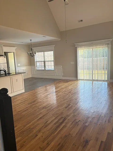 4 bed, 2426 sqft, $2,500 — Photo 2