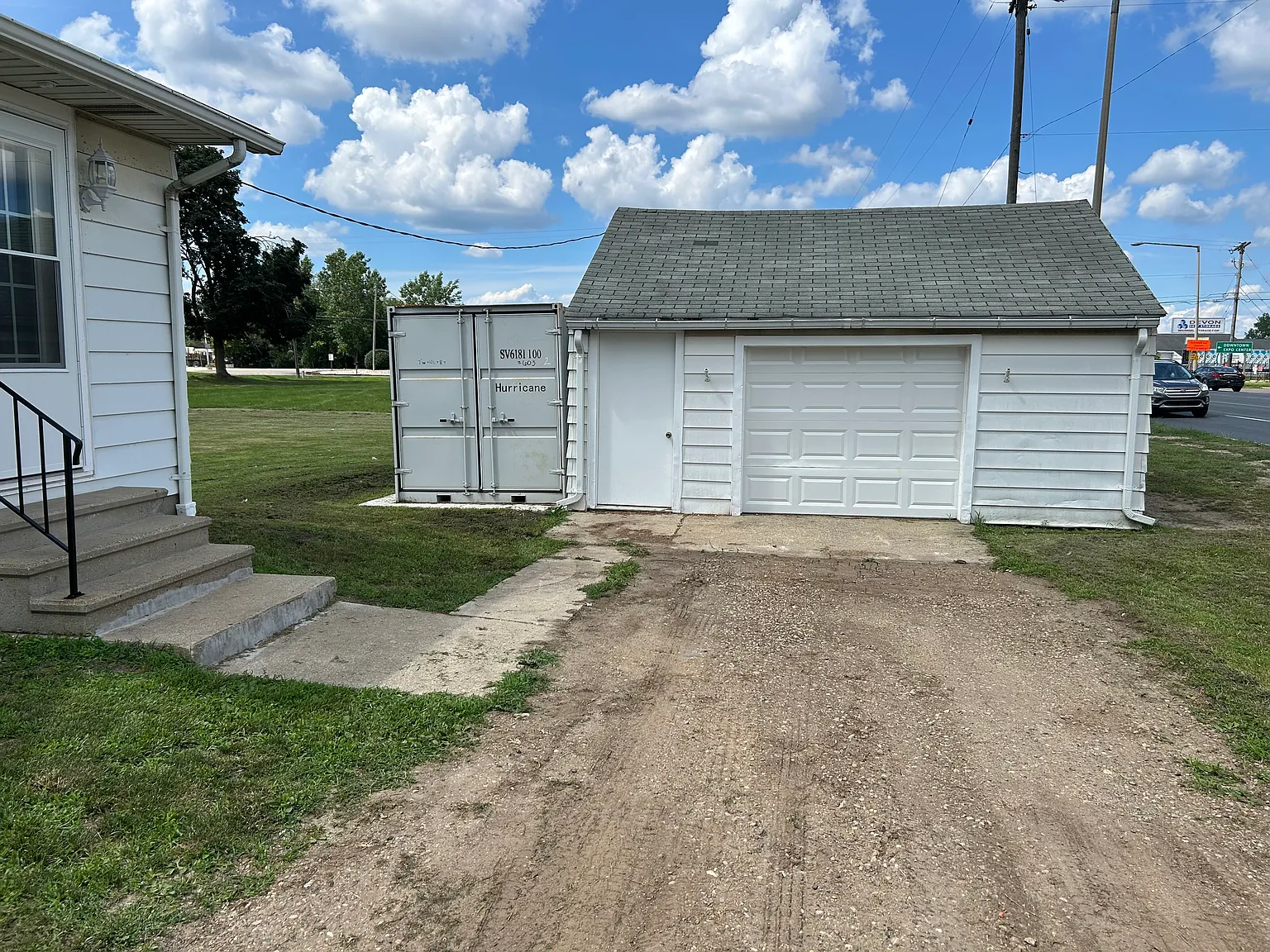 4 bed, $2,100 — Photo 2