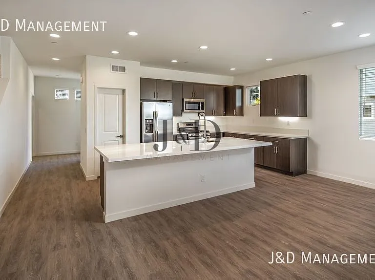 5845-5855 Riley St — Photo 20