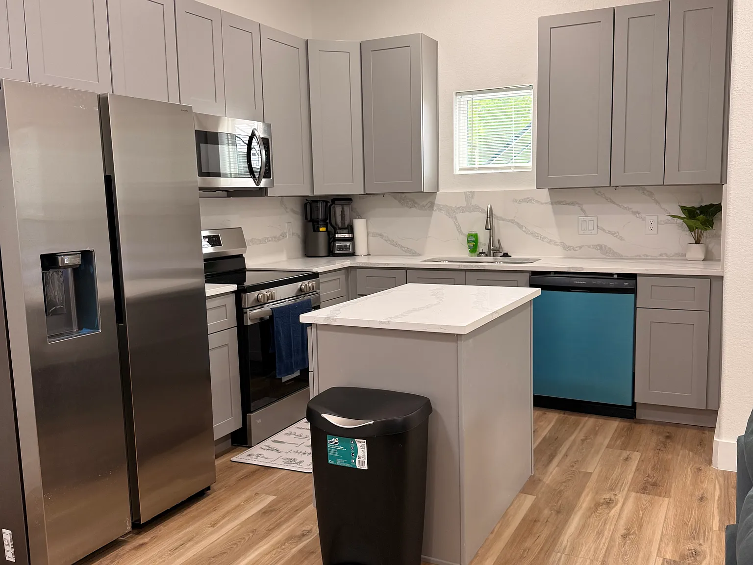 3 bed, 2500 sqft, $1,800 — Photo 4