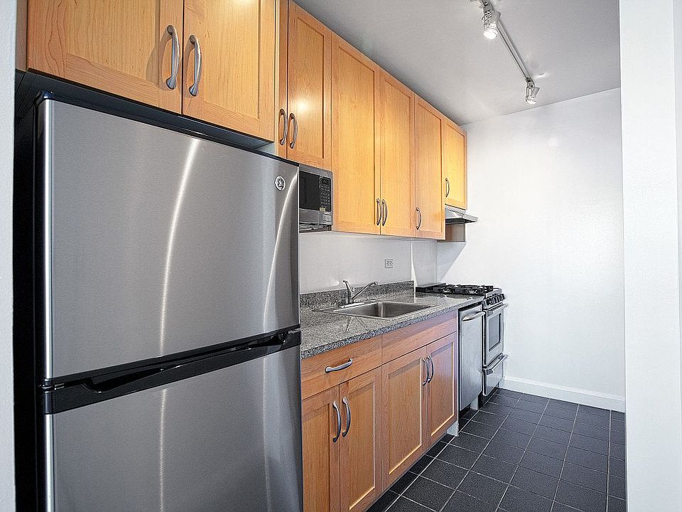 1st image of 360 W 43rd St APT S21f