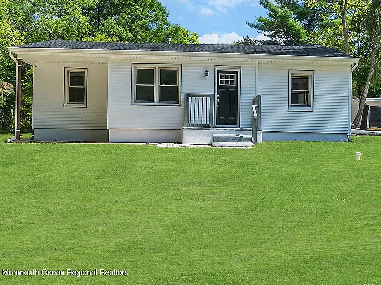 53 Magnolia Dr