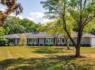 1261 Deer Trail Ln, Libertyville, IL