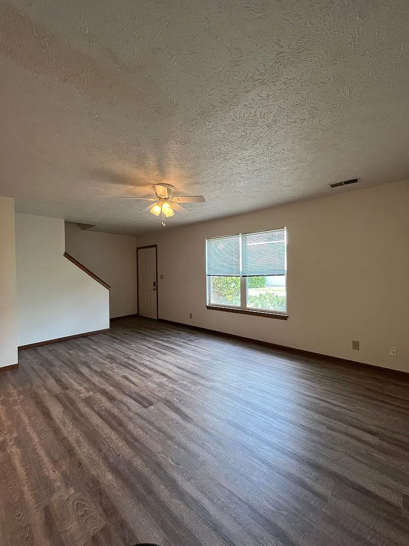1001 Fannon Dr — Photo 4
