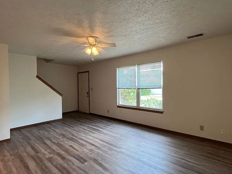 1001 Fannon Dr — Photo 4