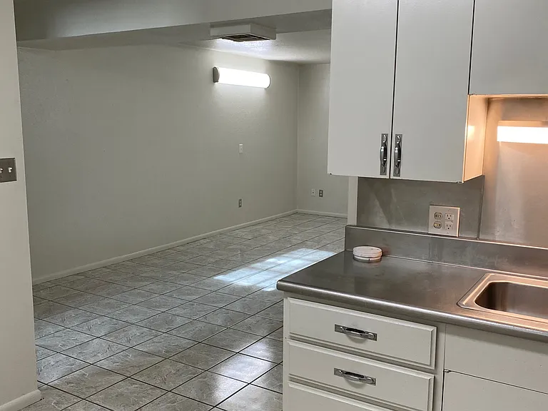 5634 N Meridian Ave — Photo 6