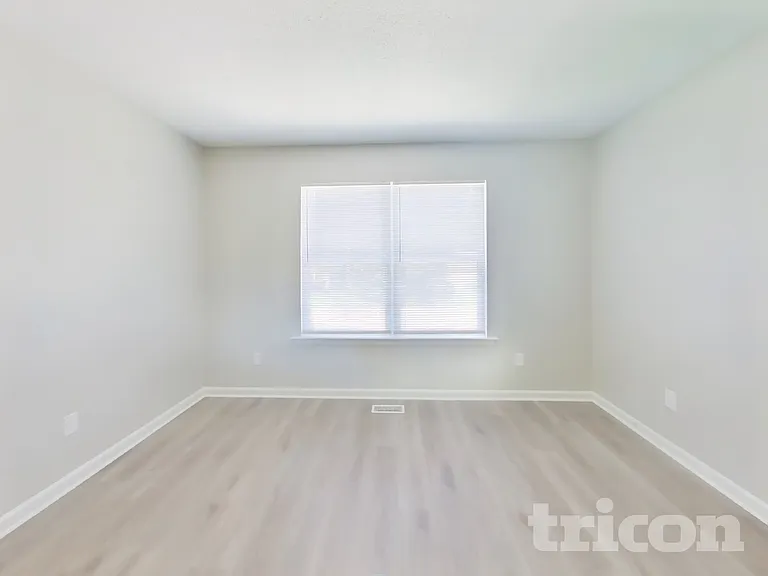 2425 Saluda Dr — Photo 7