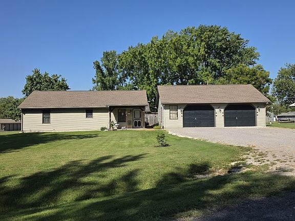 4th image of 107 Janet Ave
