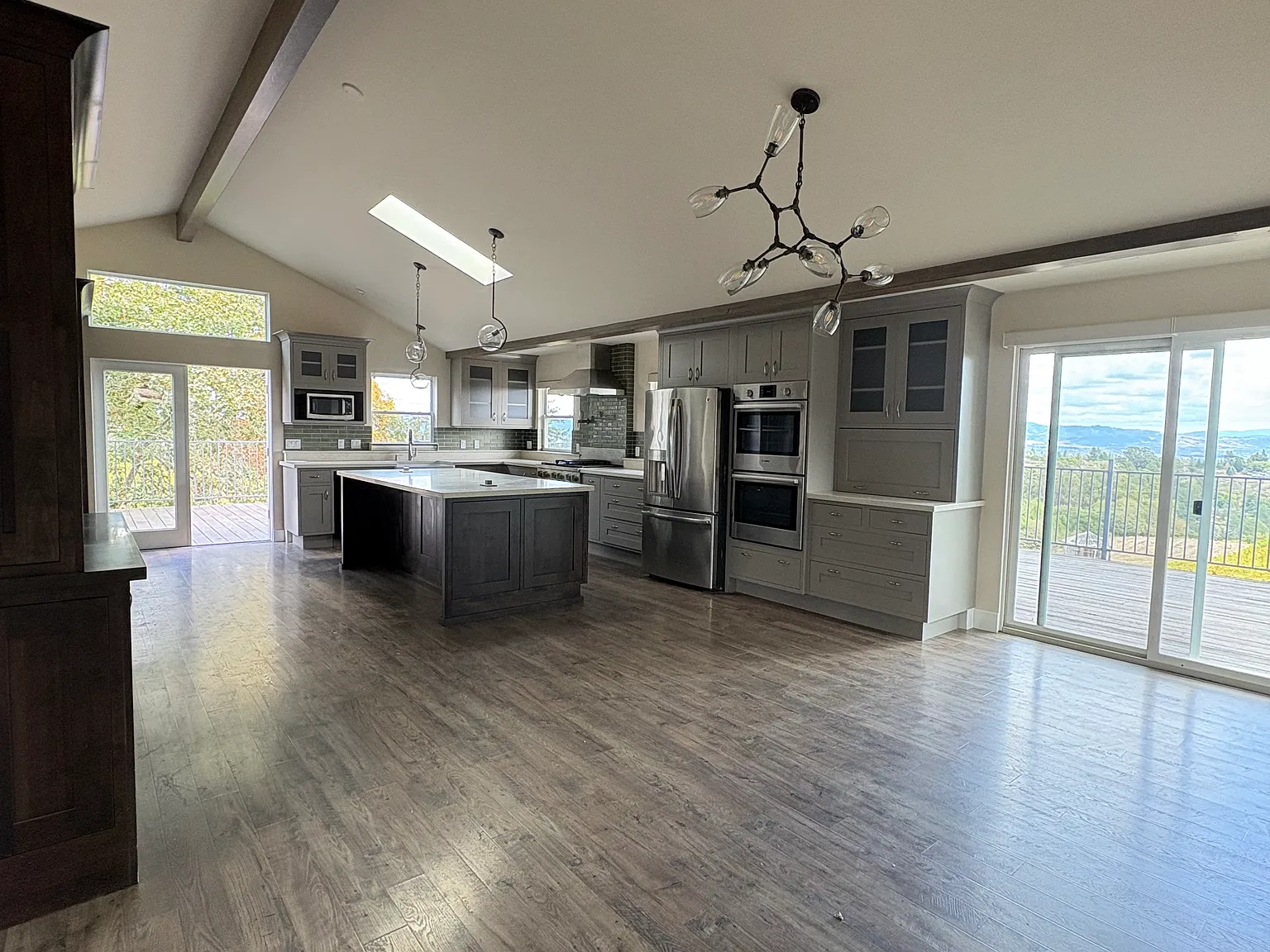 3 bed, 2.5 bath, 1400 sqft, $5,500 — Photo 2