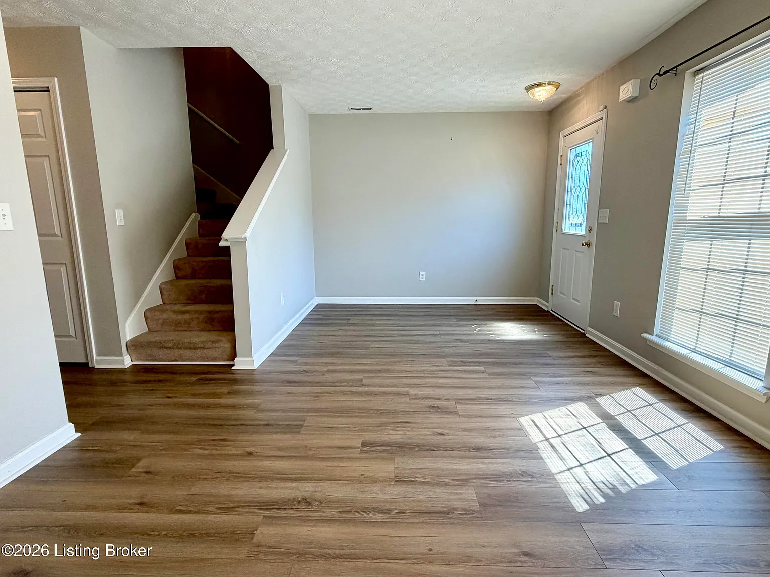 3 bed, 3.0 bath, 1540 sqft, $1,595 — Photo 3
