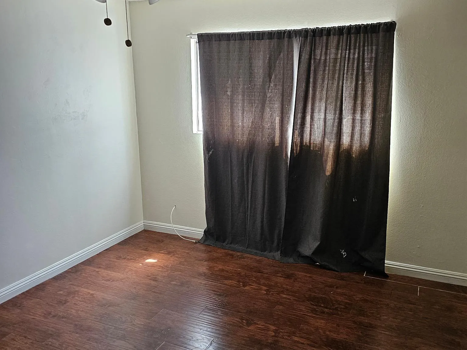 4 bed, 2700 sqft, $850 — Photo 2