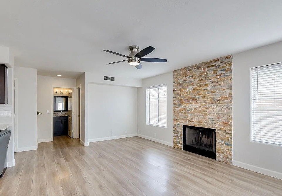 1st image of 627 Holbrook St