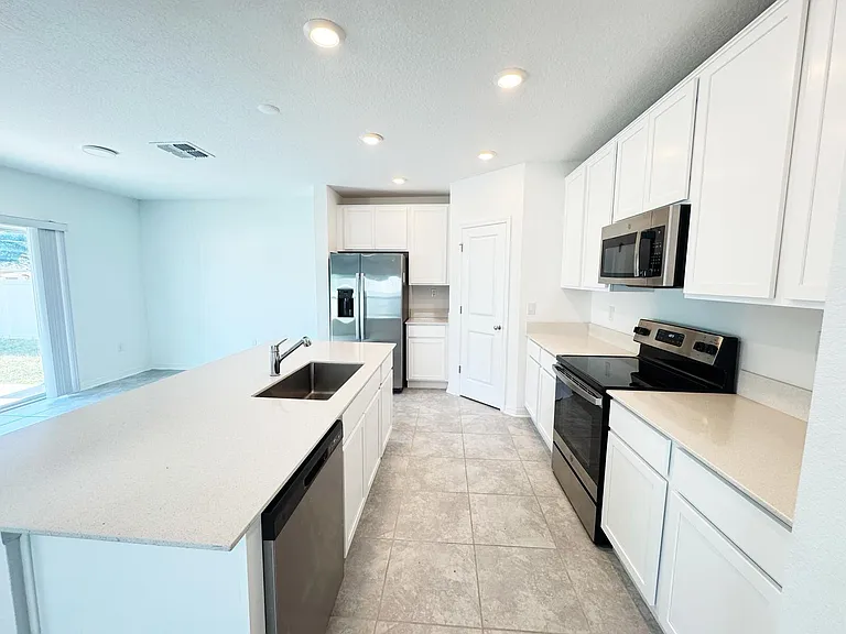 645 Bell Prairie Cir — Photo 5