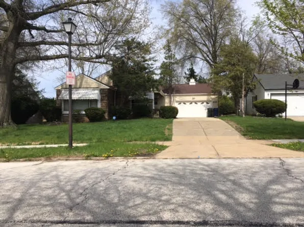 1031 Hereford Rd, Cleveland Heights, OH 44112