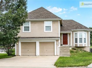 880 River Dr, Edwardsville, KS 66111