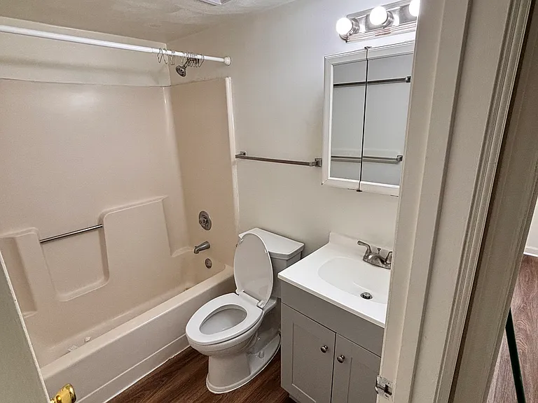 1400 Seneca Dr #I — Photo 6