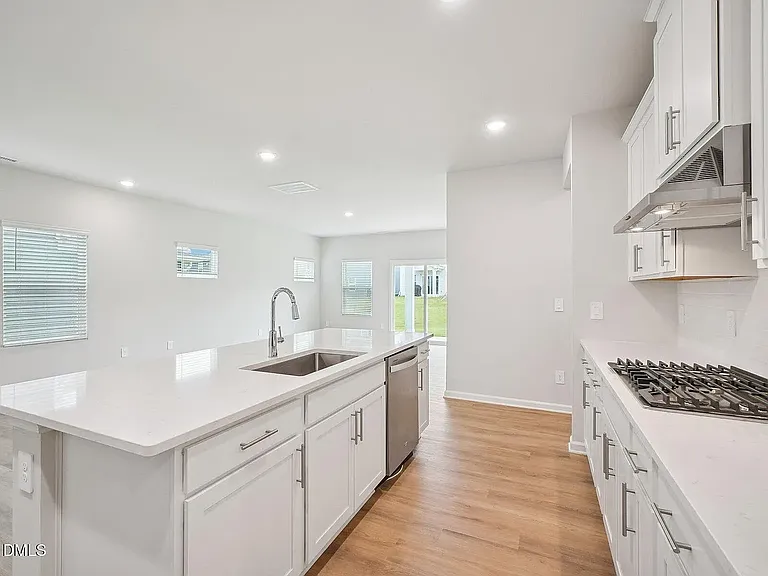 1040 Saint Lawrence Dr — Photo 11