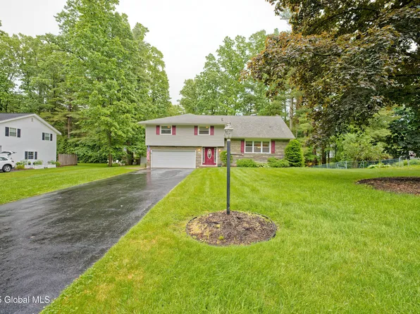 4 Wheeler Drive, Clifton Park, NY 12065